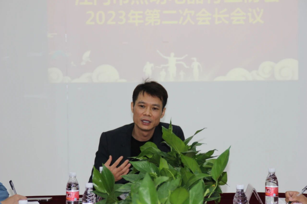 5勇于担当敏华当选为江门市照明电器行业协会副会长单位！.png